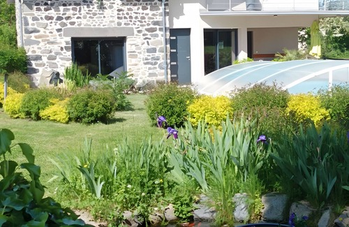 Manzat House | Gîte 'Des Taravelles' with private pool, private terrace, and Wi-Fi