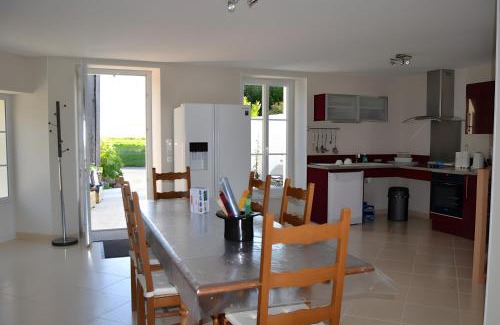 Chenac-Saint-Seurin-d'Uzet House | Gite Du Chai