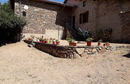 Fourneaux House | Gite DU Vernand- Se Ressourcer à la Compagne- Animaux Acceptés