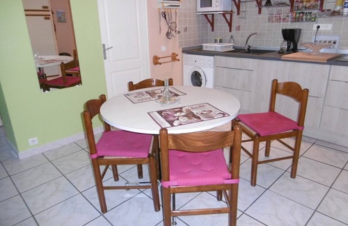 Assay Cottage | Gite fleuri Les Géraniums 3 * with swimming pool in the heart of the Loire castles
