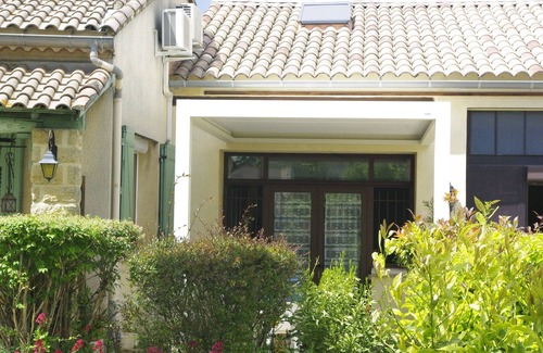 Saint-Saturnin-les-Avignon Cottage | Gite 2/3 persons in Provence, 10 km from Avignon.