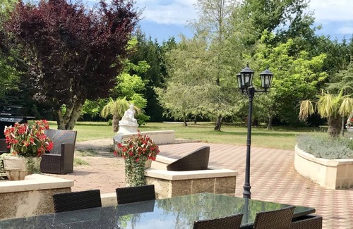 Saint-Christoly-de-Blaye House | Gîte in a green setting between Bordeaux and the sea