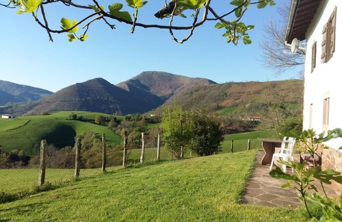 Bidarray House | GITE ITOLA, large detached and isolated house on the heights of BIDARRAY