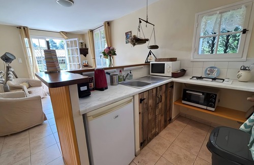 Le Buisson-de-Cadouin House | Gîte La Forge – Holiday Home with Shared Pool and Garden View in Bazeilles