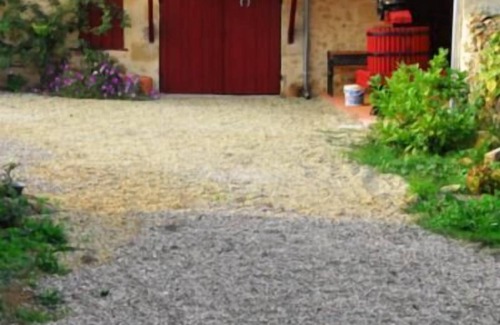 Barsac Cottage | Gite ' le Vieux Pressoir * ' with swimming pool, children's playground,