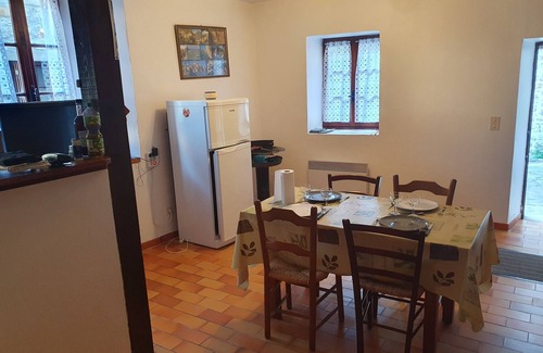 Saint-Chely-du-Tarn Cottage | Gite "Les Osiers", GT 31, sleeps 4 Saint Chély Du Tarn.