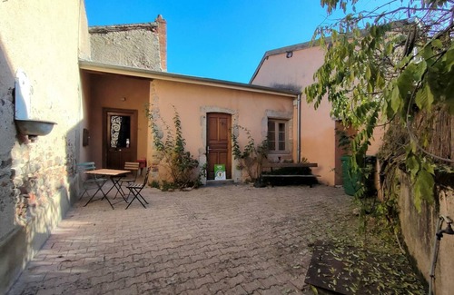 Saint-Haon-le-Chatel Cottage | Gite Saint-Haon-le-Châtel, 3 bedrooms, 11 persons