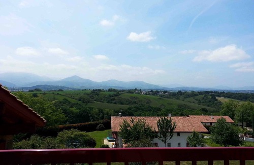 Halsou Cottage | Gîte T3 "Ekilore" - Quiet, swimming pool and view of the Pyrenees