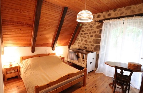 Vic-sur-Cere Cottage | Gite Vic-sur-Cère, 4 bedrooms, 8 persons