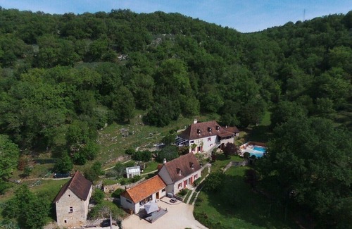 Espagnac-Sainte-Eulalie Cottage | Gite with swimming pool in the Célé valley near Figeac - ideal for families