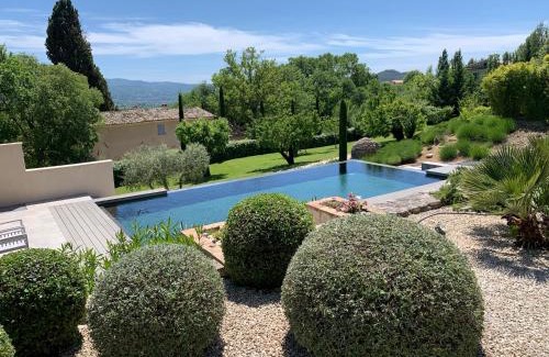 Saint-Saturnin-les-Apt Apartment | Gite with Pool, 900 metres walk to Saint Saturnin Les Apt