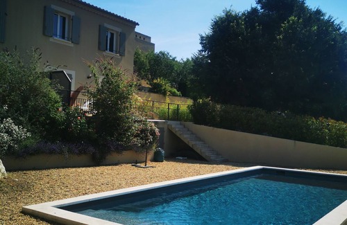 Lauris House | Gîte with swimming pool Lauris