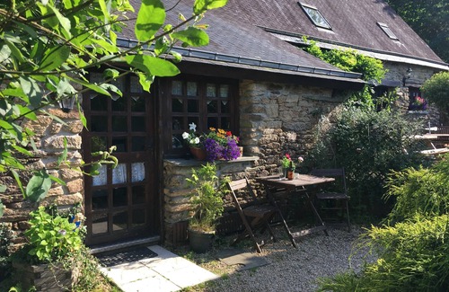 Camors Cottage | Gites de Camors - Wren's Nest Sleeps 2 (1 Bedroom)