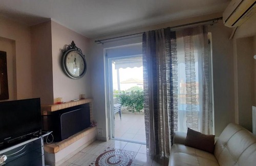 Xylokastro-Evrostina Apartment | GK Seaside Maisonette