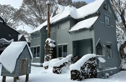 Dinner Plain Ski Chalet | Glacier Chalet