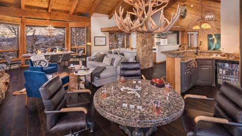 Steamboat Springs House | Glacier Lodge - West