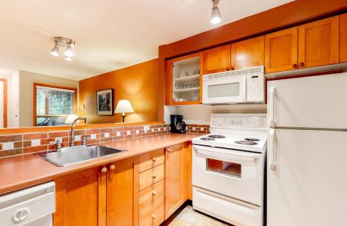 Village North Apartment | Glacier's Reach 115