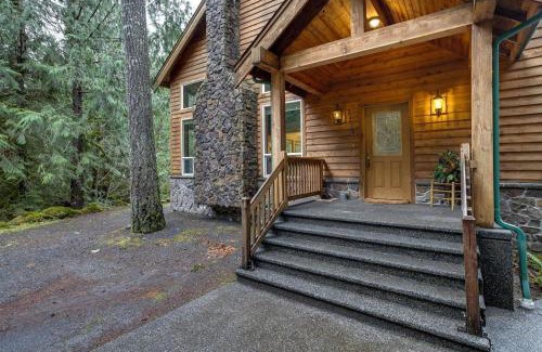 Warnick House | Glacier Springs Cabin 20 - Elegant Country Home