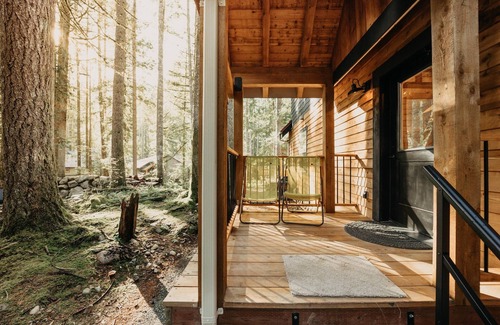 Warnick Cabin | Glacier Springs Cabin #39 - Hot Tub - Wi-Fi - Pets Ok