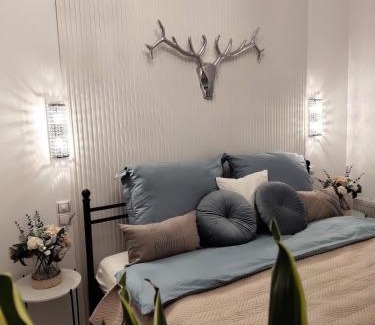 Krzyki Apartment | Glam, king-size bed, terrace, free indoor parking