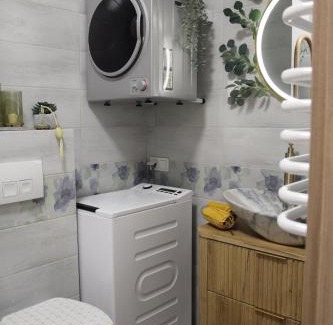 Krzyki Apartment | Glam, king-size bed, terrace, free indoor parking