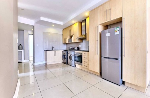 Sandown Apartment | Glammys Suites at Hydro