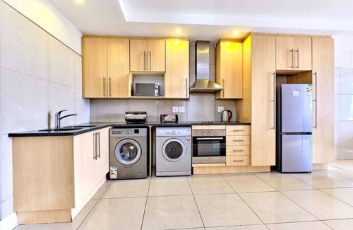 Sandown Apartment | Glammys Suites at Hydro