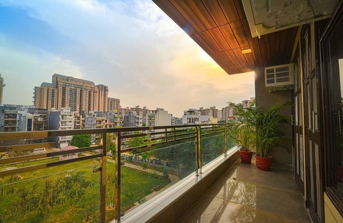 Gurugram Apartment | Glamorous 1 Bhk Apartment w Balcony Gym