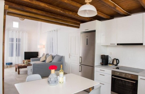Ornos Villa | Glamorous 2BR Villa in Ornos w Sea View