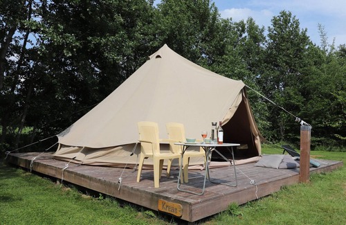 Twijzel House | Glamour Tent in Frisian Woods near Cycling Route