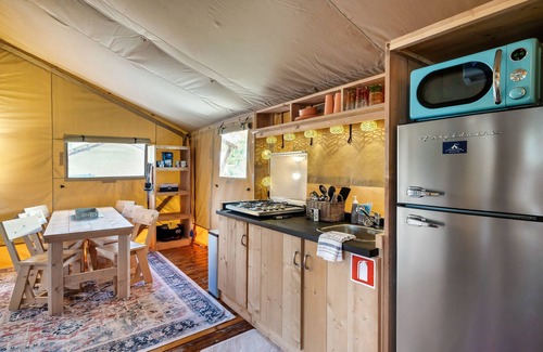 Wears Valley RV Rental | Glamp Near GSMNP|Heat|AC|WiFi|Pet Friendly Conveniently Located