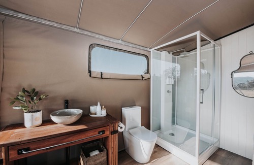 Glen Davis Hotel | Glamping at Wildnest Farmstay - Honeyeater