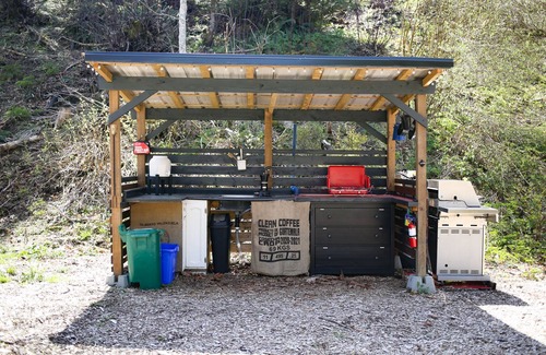 Duncan RV Rental | Glamping Bunkie Cabin Near the Cowichan River
