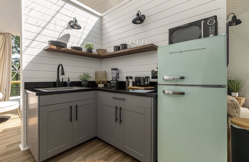 Simpson Apartment | Glamping Dome with Hot Tub in Shawnee Forest
