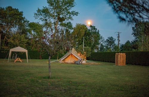 Allonnes RV Rental | Glamping 'Hébergement Insolite En Tente' with Private Garden