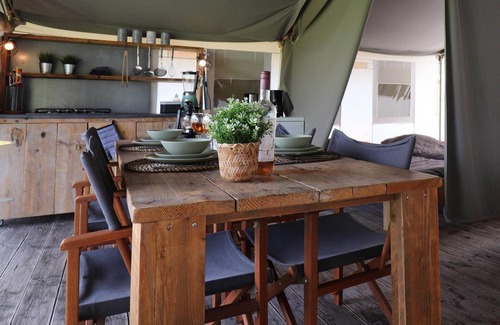 Twijzel House | Glamping in Friesland with friends