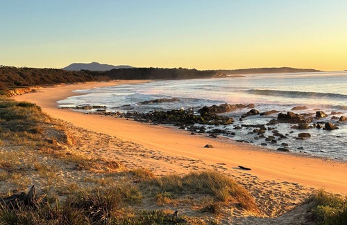 Murrah RV Rental | Glamping nature escape at ‘Black Wattle’ 5 minutes from pristine empty beaches