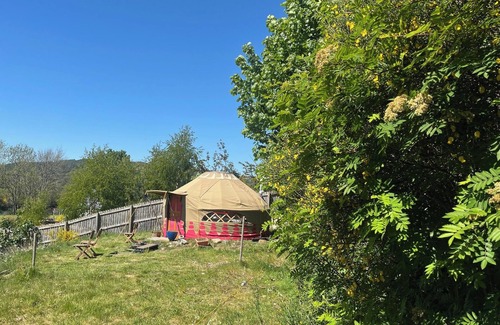 Contin Cabin | Glamping Pod - Sleeps 2 - Garden - Parking - Wifi