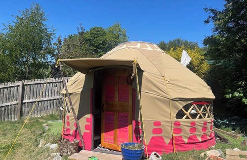 Contin Cabin | Glamping Pod - Sleeps 2 - Garden - Parking - Wifi