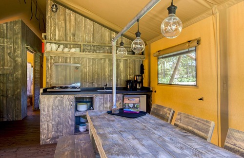Municipality of Dalfsen House | Glamping tent with kitchen near Zwolle