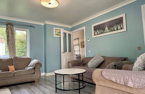 Glasgow House | Glasgow Guest House free 2 car parking nFree WIFi Main Door House