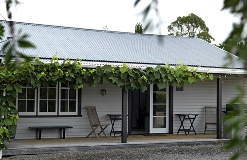Featherston House | Glass of Red Hideaways-The Studio
