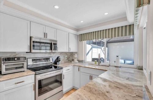 Glen Oaks House | Glen Oaks Villa Getaway w/Htd Pool