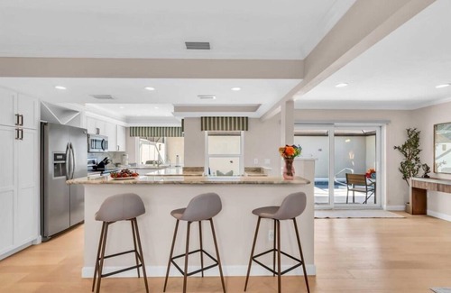 Glen Oaks House | Glen Oaks Villa Getaway w/Htd Pool