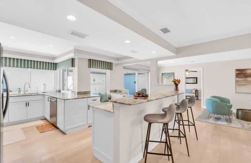 Glen Oaks House | Glen Oaks Villa Getaway w/Htd Pool
