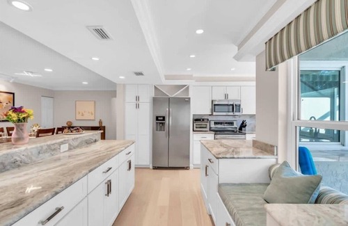 Glen Oaks House | Glen Oaks Villa Getaway w/Htd Pool