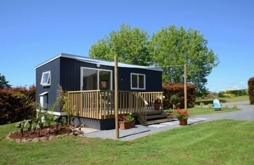 Glenbervie Cottage | GLENBERVIE COTTAGES- Puke Cottage Trendy 1 bedroom