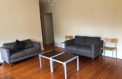 Glenelg Apartment | Glenelg Holiday Apartments-Ellis 200 meters to the Beach 100 meters to Jetty Road