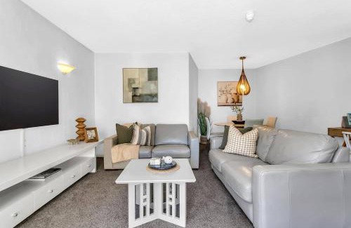 Glenelg Apartment | Glenelg Outlook - Beachfront Stay by Moseley Square