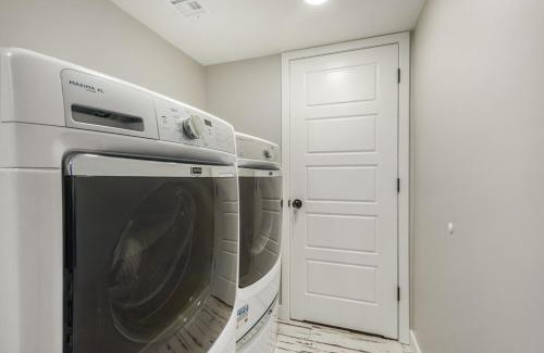 Rovey Farm Estates House | Glenwillow home - minutes from Cardinals Stadium!